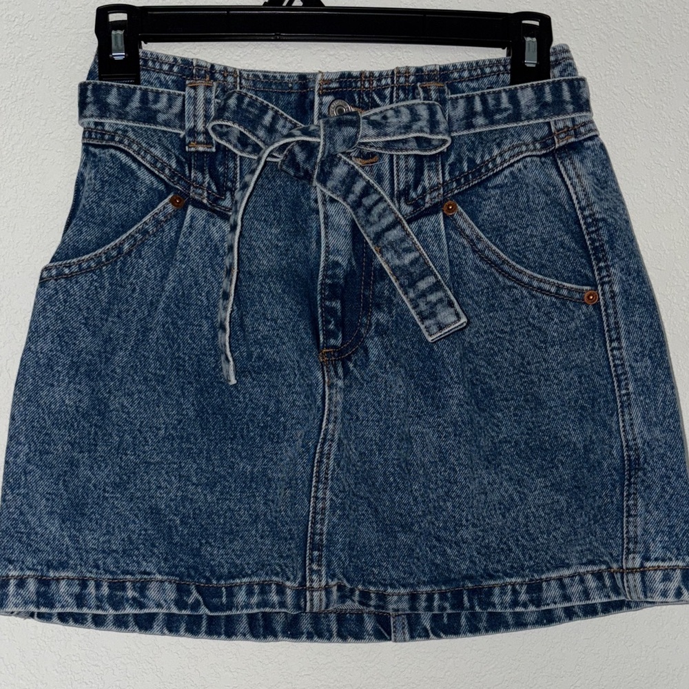 Abercrombie & Fitch Natural Rise Denim Mini Skirt with Tie Belt - Size 25 (0)